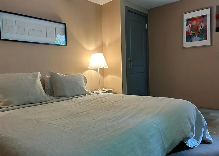 Cozy room just outside Utrecht Center, calm&green