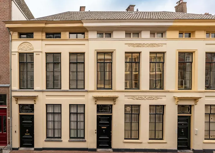 Zocher6 A Monumental Town House In The City Center